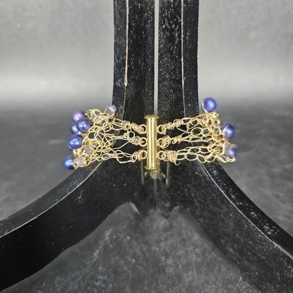 Handmade crocheted bracelet with blue pearls and iolite chip beads - Picture 2 of 11